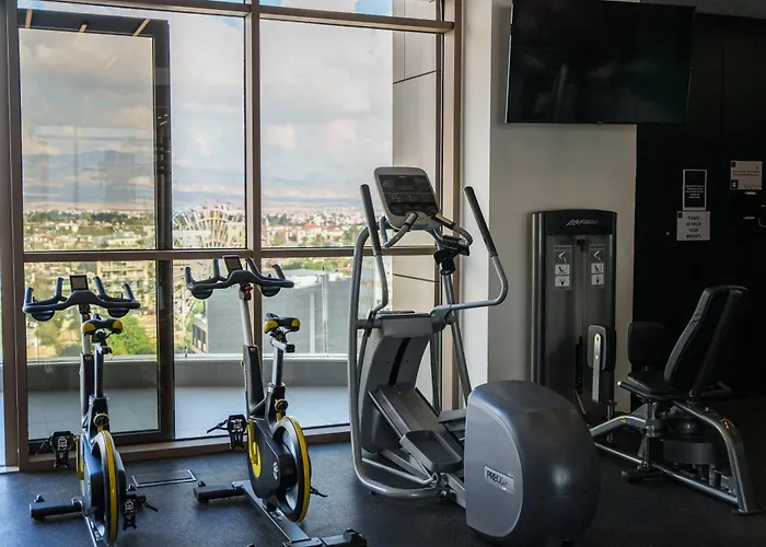 City Center 2Br Flat, 26Th Floor View, Pool & Gym