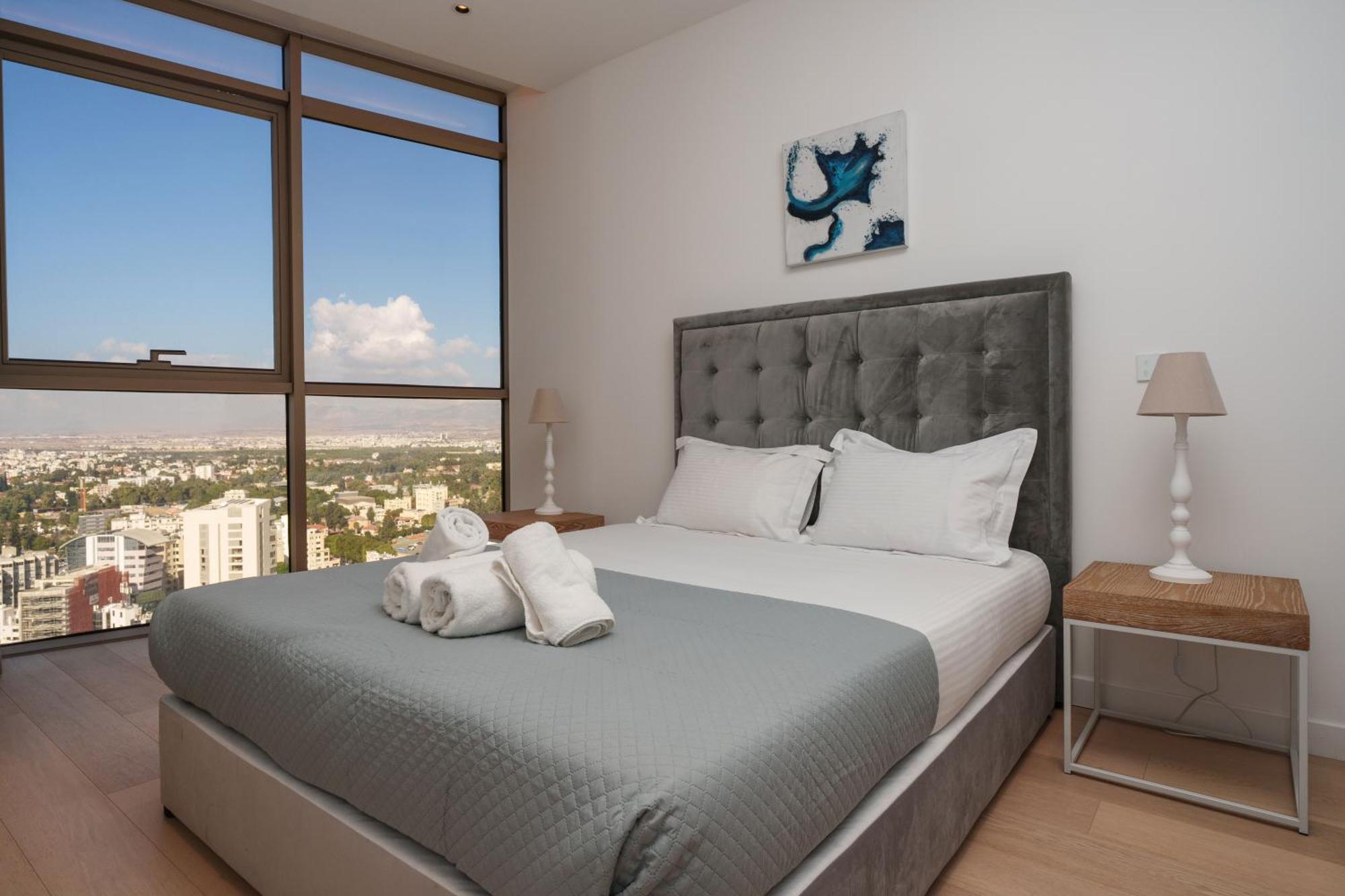 Center 2br Flat, 26th Floor View, Pool & Gym Nicosia