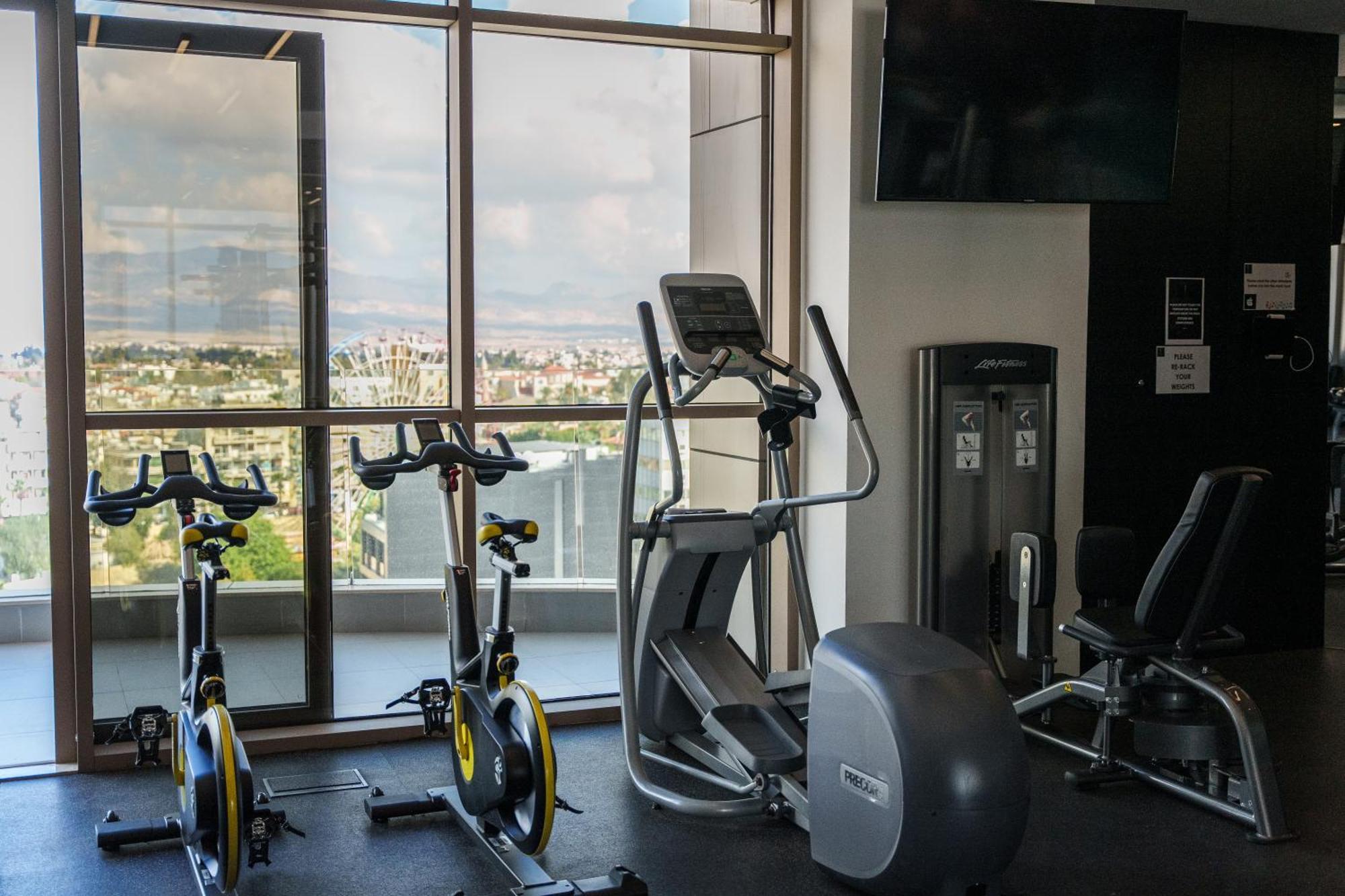 Apartment Center 2br Flat, 26th Floor View, Pool & Gym Nicosia