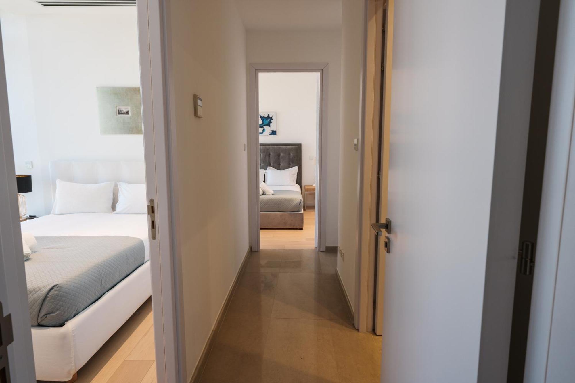 Center 2br Flat, 26th Floor View, Pool & Gym Nicosia