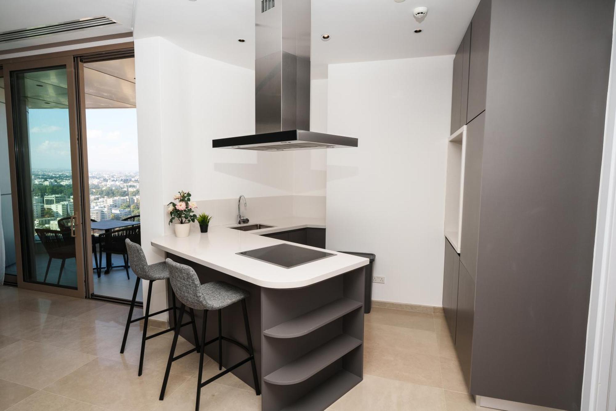 Center 2br Flat, 26th Floor View, Pool & Gym Apartment *