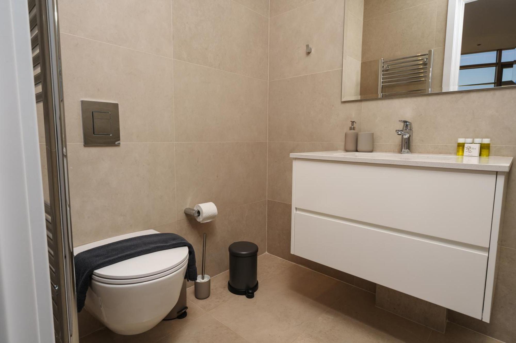 Apartment Center 2br Flat, 26th Floor View, Pool & Gym *