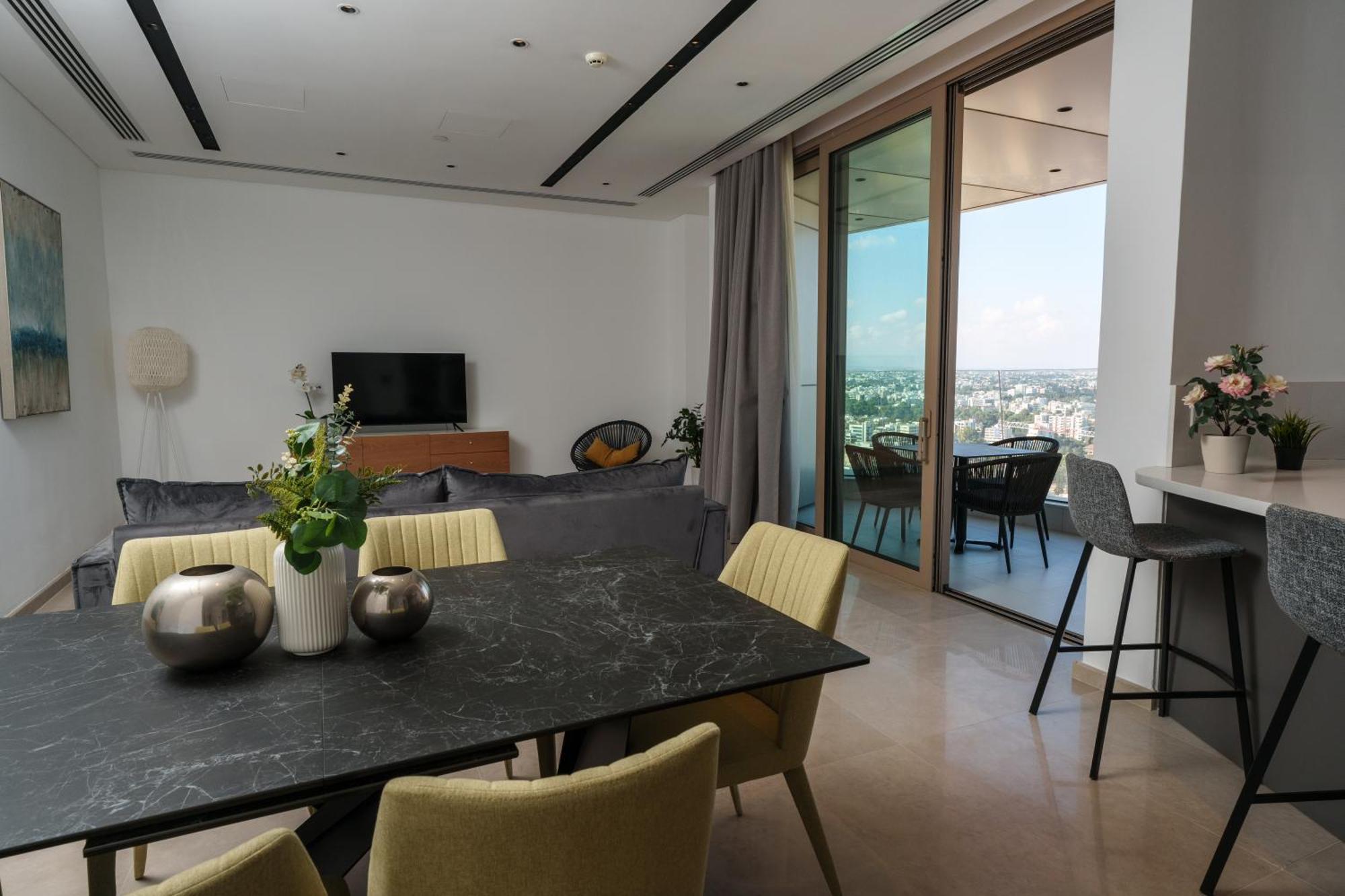 Apartment Center 2br Flat, 26th Floor View, Pool & Gym *